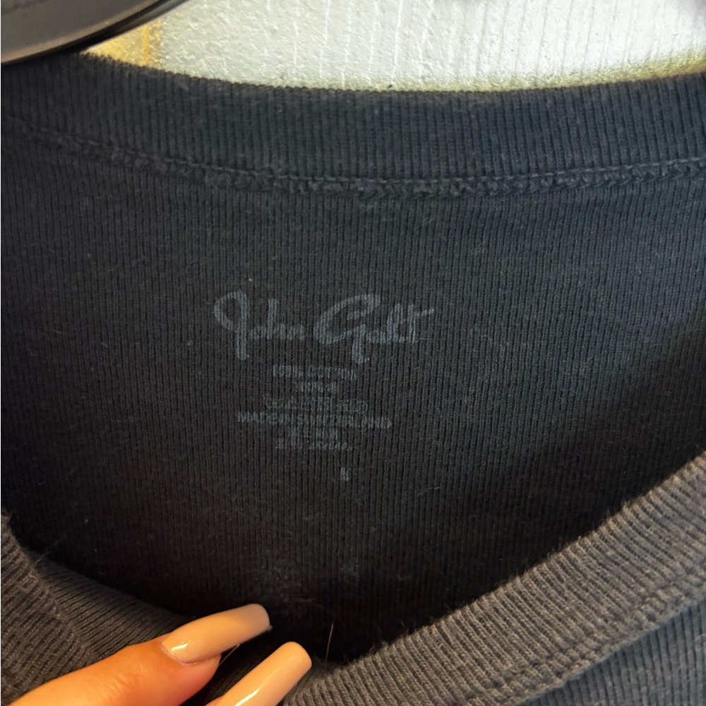 Brandy Melville Black Graphic Crop T-Shirt - Picture 2 of 2